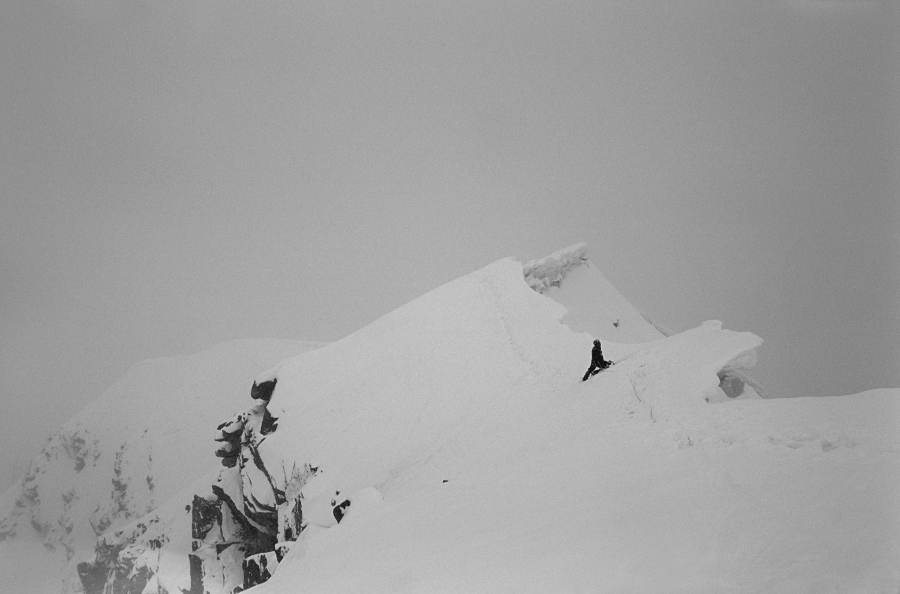 3 wrzeÅ›nia 2009. OkoÅ‚o godz. 13. ÅšnieÅ¼yca. Waldorf na szczytowej grani Granitsy. 
